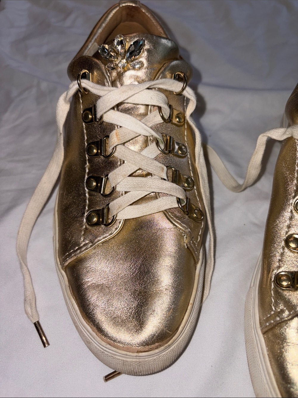 Lilly Pulitzer Metallic Gold Low-Top Sneakers - Picture 4 of 8